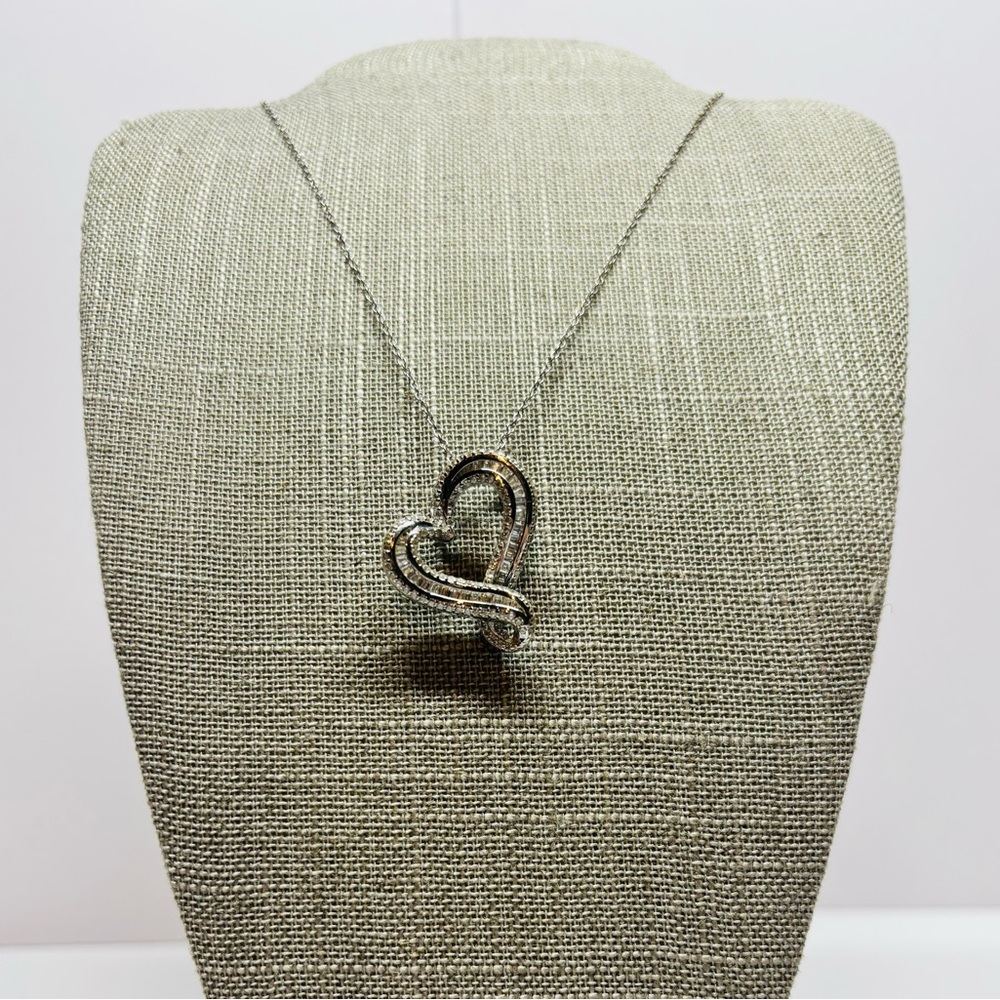 NWOT Elegant Sterling Silver Heart Pendant Necklace - 17”